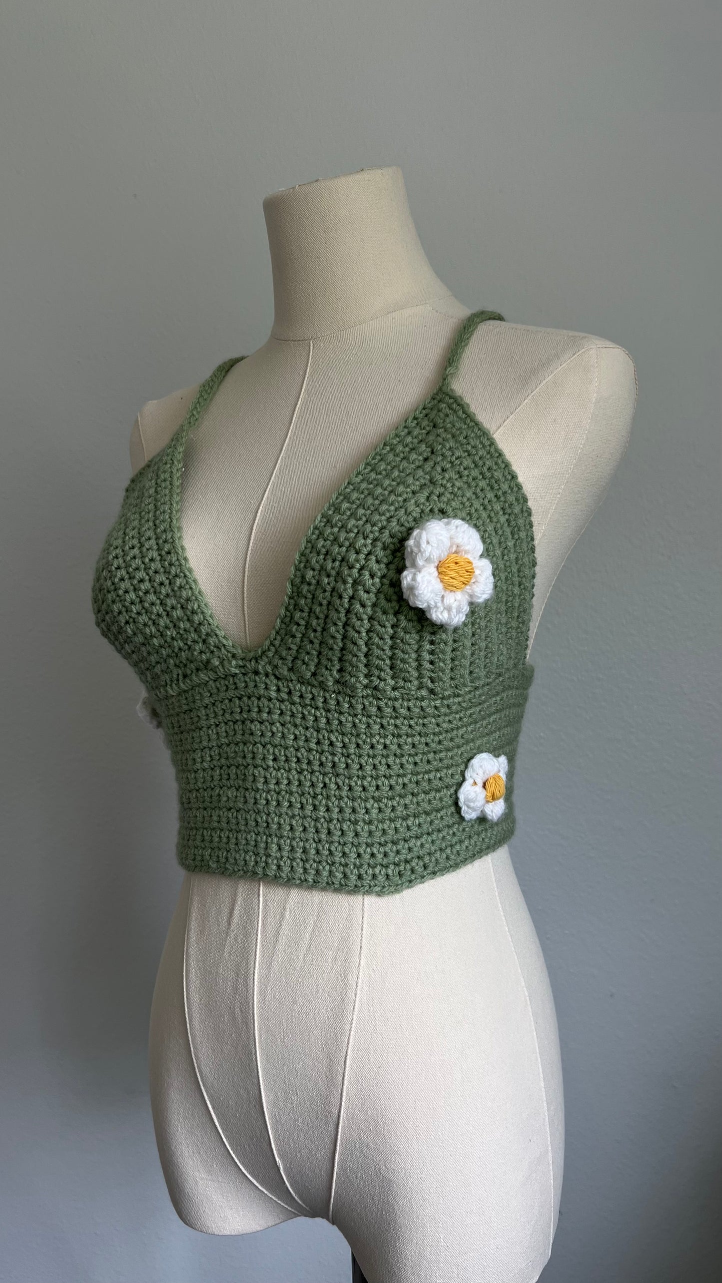 Early spring daisy top